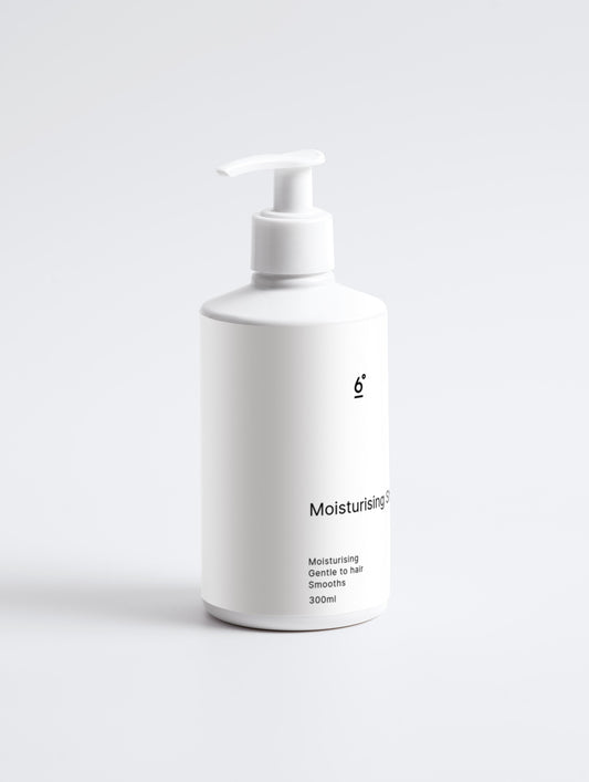 Moisturising Shampoo. Gently purifies hair while leaving it moisturized.